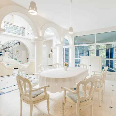Βίλα Atrium Μακάρσκα