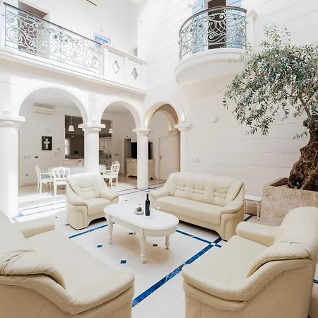 Atrium * Μακάρσκα